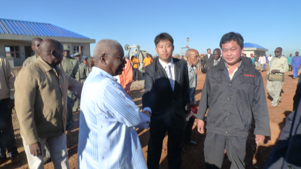 總統參觀莫桑比克玉米面粉廠